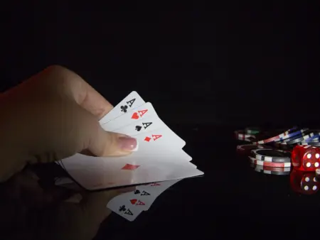 Antavatko pokeritaidot pelaajalle etua muihin korttipeleihin?